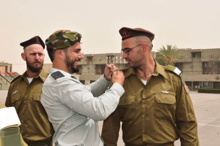בעקבות המלחמה: 74 לוחמי מילואים סיימו קורס קצינים